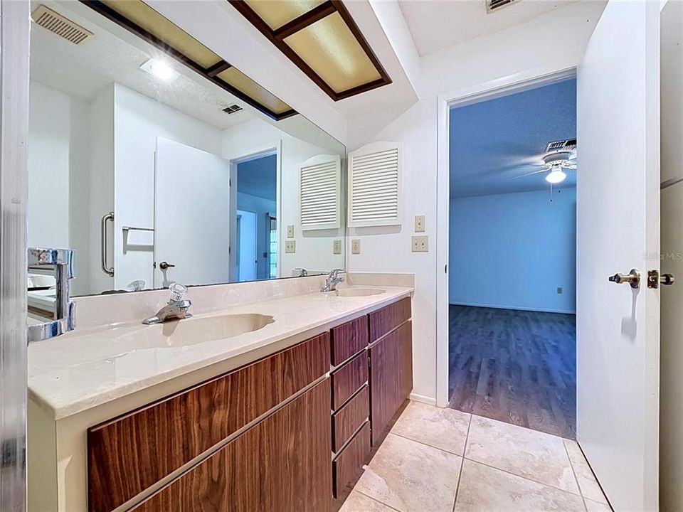 For Sale: $207,000 (2 beds, 2 baths, 1174 Square Feet)
