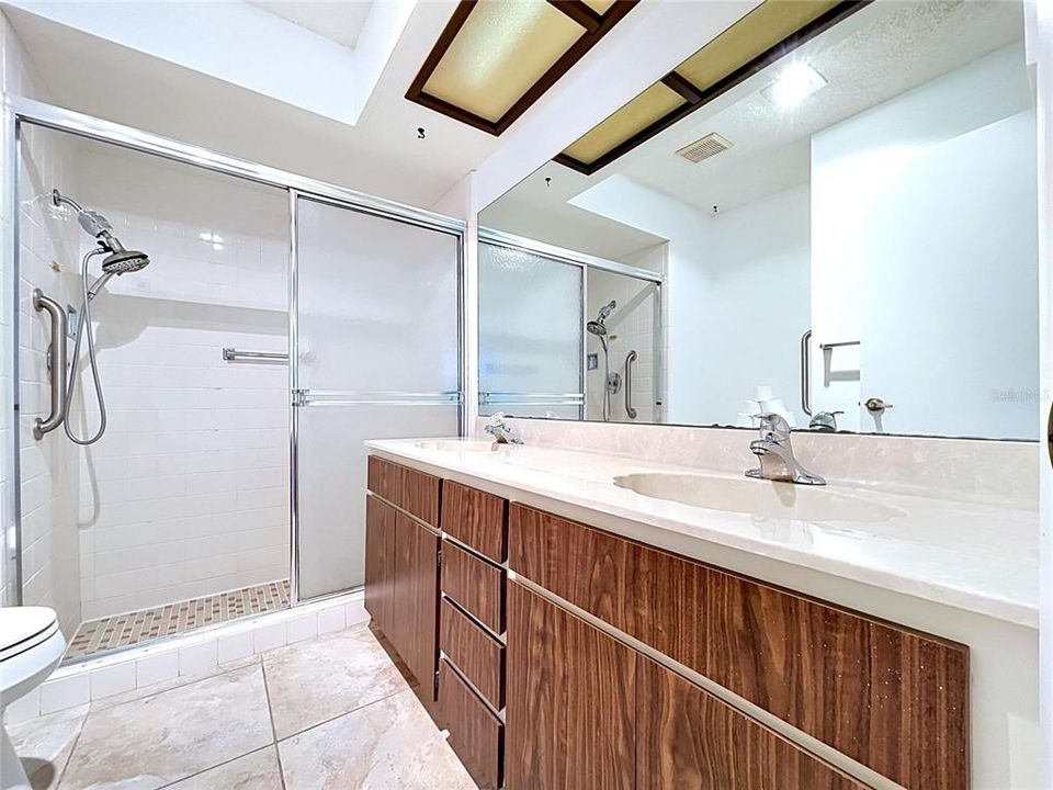 For Sale: $207,000 (2 beds, 2 baths, 1174 Square Feet)