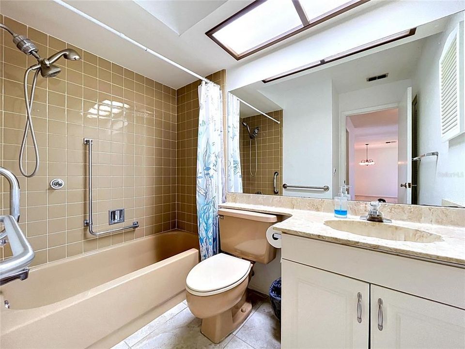 For Sale: $207,000 (2 beds, 2 baths, 1174 Square Feet)