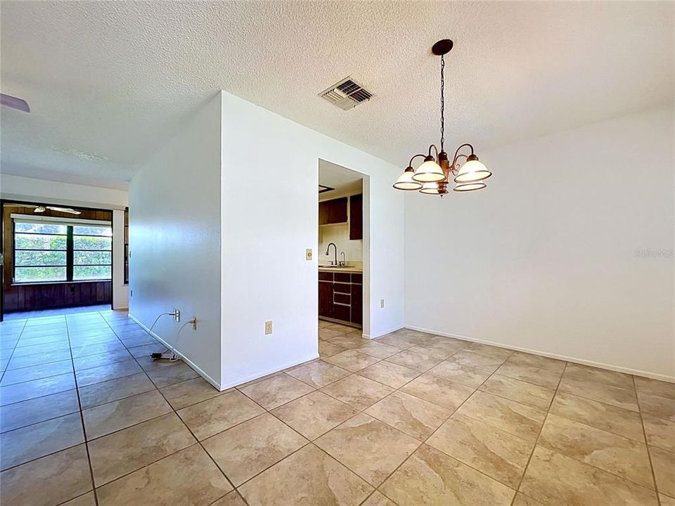 For Sale: $207,000 (2 beds, 2 baths, 1174 Square Feet)