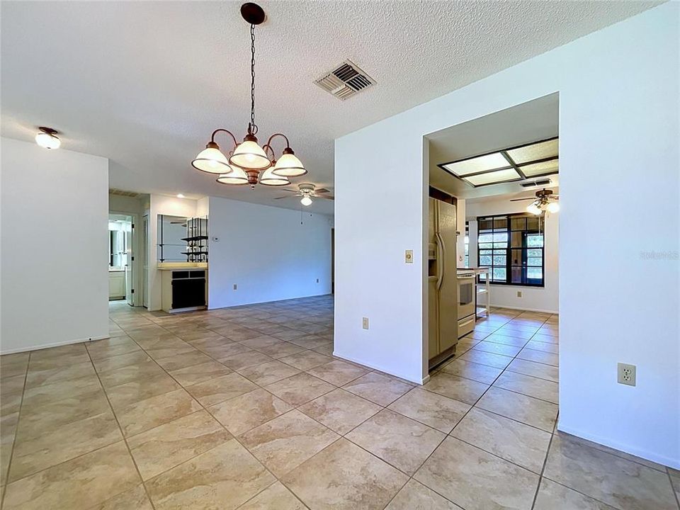 For Sale: $207,000 (2 beds, 2 baths, 1174 Square Feet)