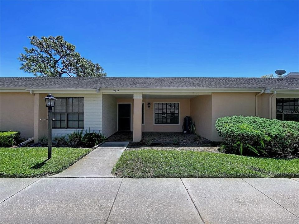 For Sale: $207,000 (2 beds, 2 baths, 1174 Square Feet)
