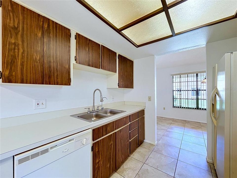 For Sale: $207,000 (2 beds, 2 baths, 1174 Square Feet)