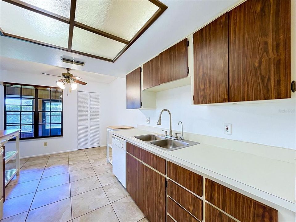 For Sale: $207,000 (2 beds, 2 baths, 1174 Square Feet)
