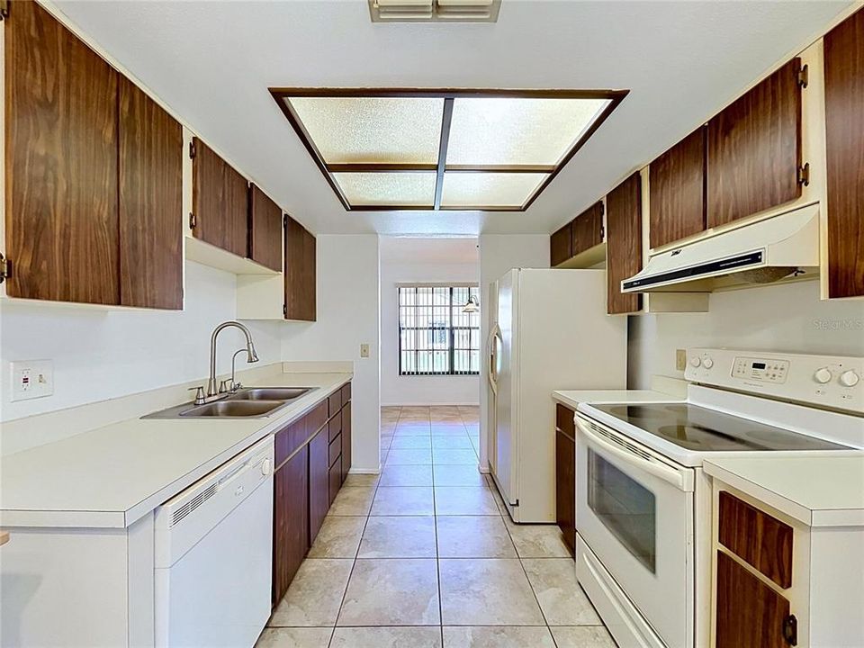 For Sale: $207,000 (2 beds, 2 baths, 1174 Square Feet)