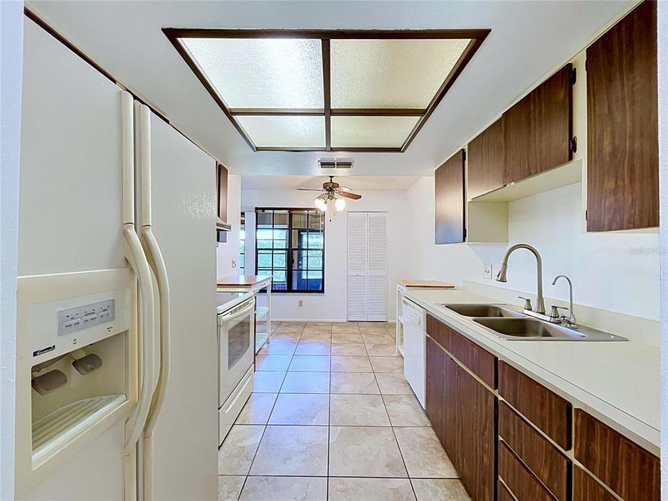 For Sale: $207,000 (2 beds, 2 baths, 1174 Square Feet)
