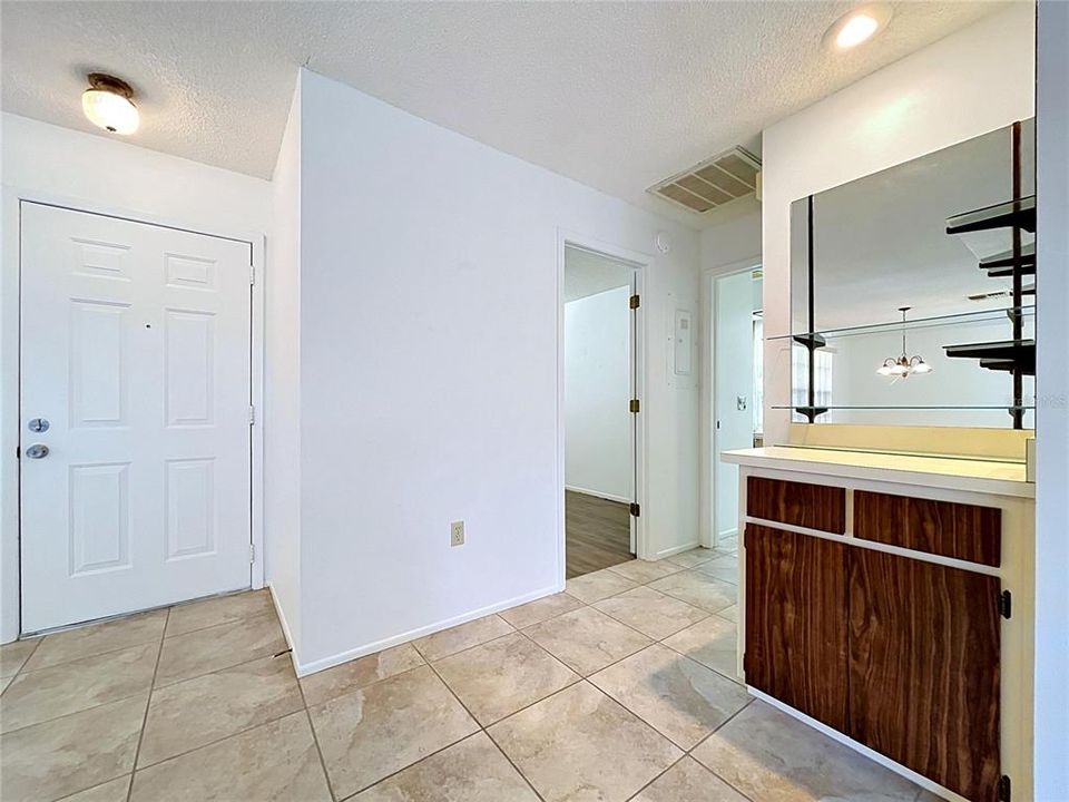 For Sale: $207,000 (2 beds, 2 baths, 1174 Square Feet)
