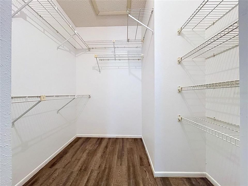 For Sale: $207,000 (2 beds, 2 baths, 1174 Square Feet)