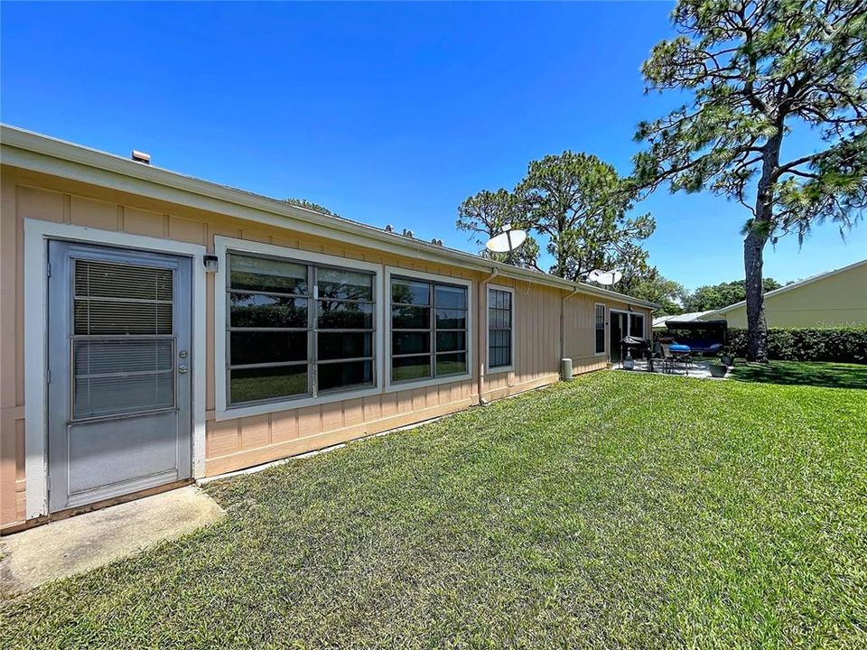 For Sale: $207,000 (2 beds, 2 baths, 1174 Square Feet)