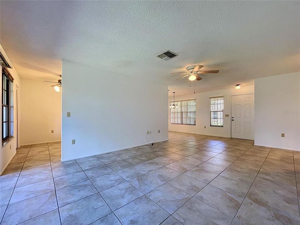 For Sale: $207,000 (2 beds, 2 baths, 1174 Square Feet)