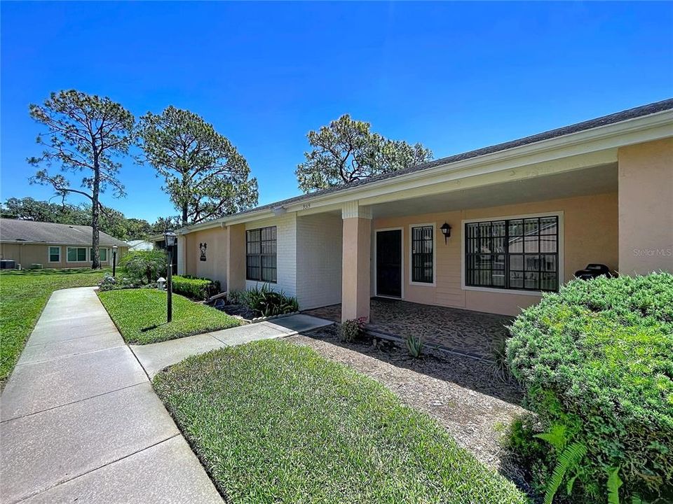 For Sale: $207,000 (2 beds, 2 baths, 1174 Square Feet)