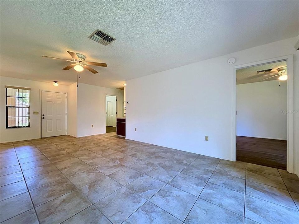 For Sale: $207,000 (2 beds, 2 baths, 1174 Square Feet)
