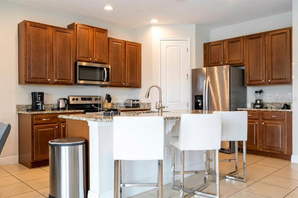 En Venta: $550,000 (4 camas, 3 baños, 2363 Pies cuadrados)