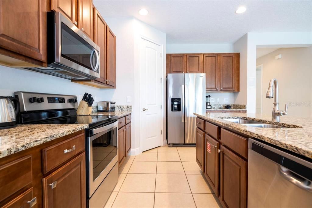 En Venta: $550,000 (4 camas, 3 baños, 2363 Pies cuadrados)