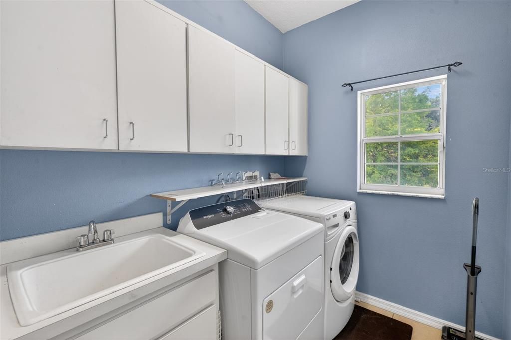 For Sale: $780,000 (4 beds, 4 baths, 4148 Square Feet)