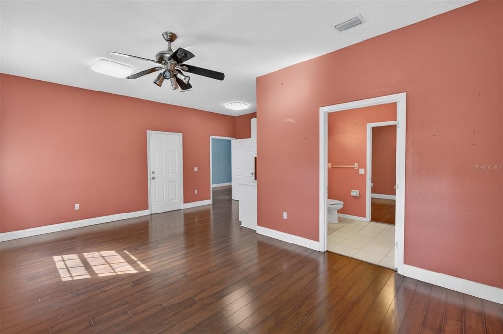 For Sale: $780,000 (4 beds, 4 baths, 4148 Square Feet)