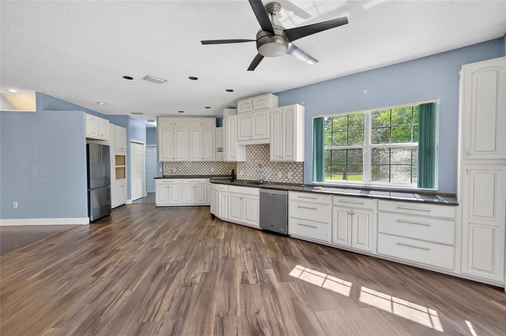 For Sale: $780,000 (4 beds, 4 baths, 4148 Square Feet)