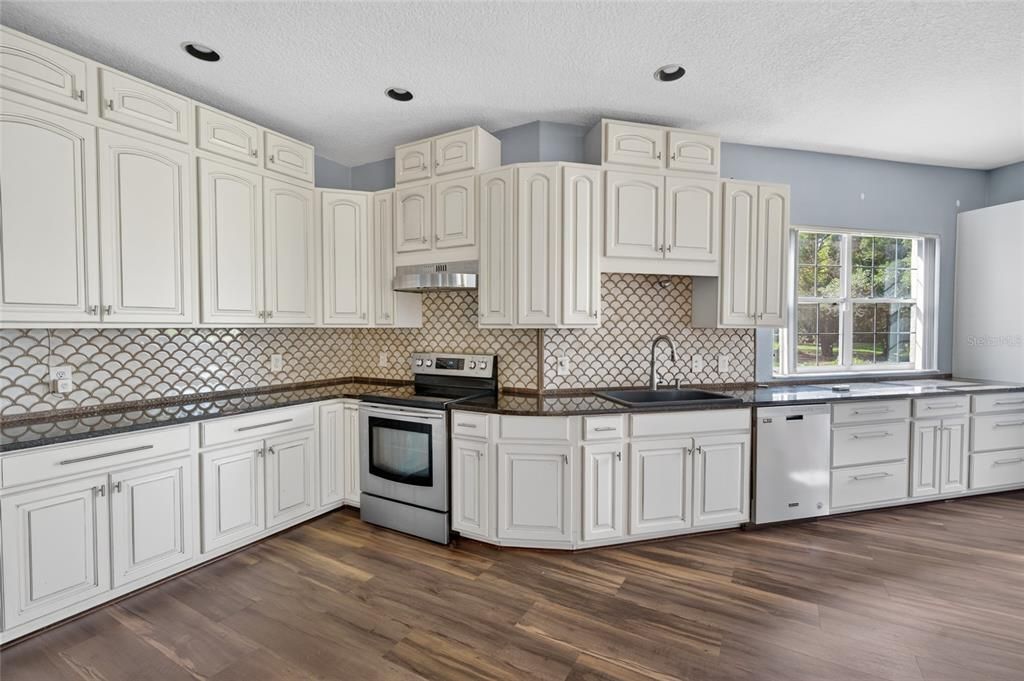 For Sale: $780,000 (4 beds, 4 baths, 4148 Square Feet)