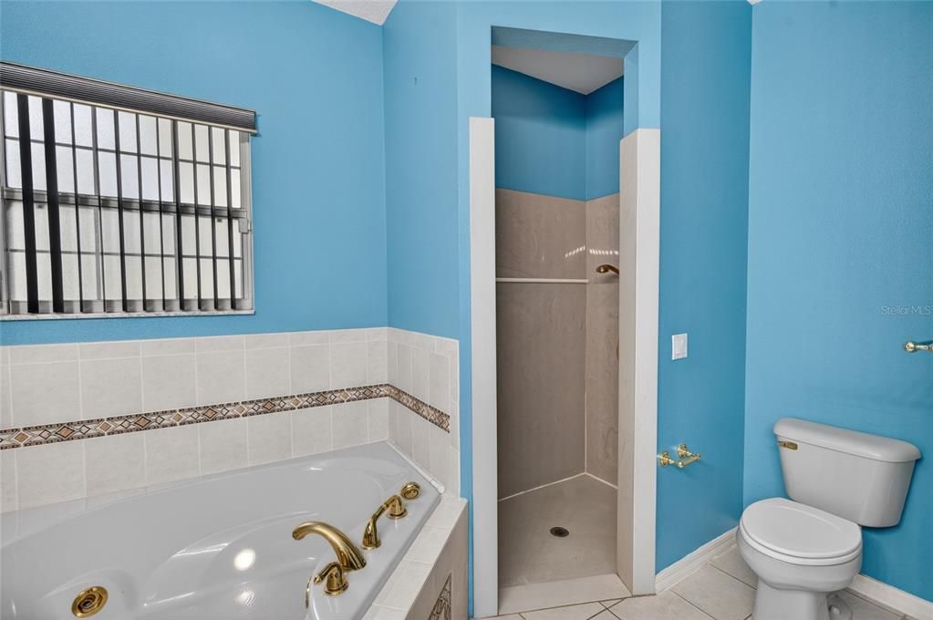 For Sale: $780,000 (4 beds, 4 baths, 4148 Square Feet)