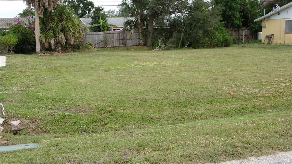 待售: $29,900 (0.18 acres)