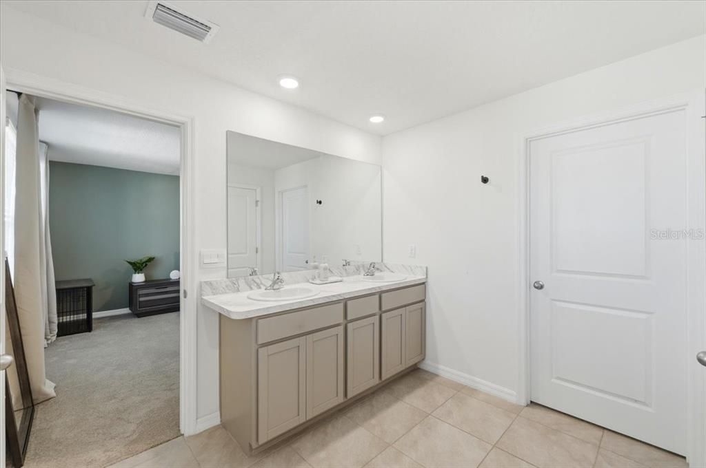 For Sale: $424,900 (4 beds, 3 baths, 2435 Square Feet)