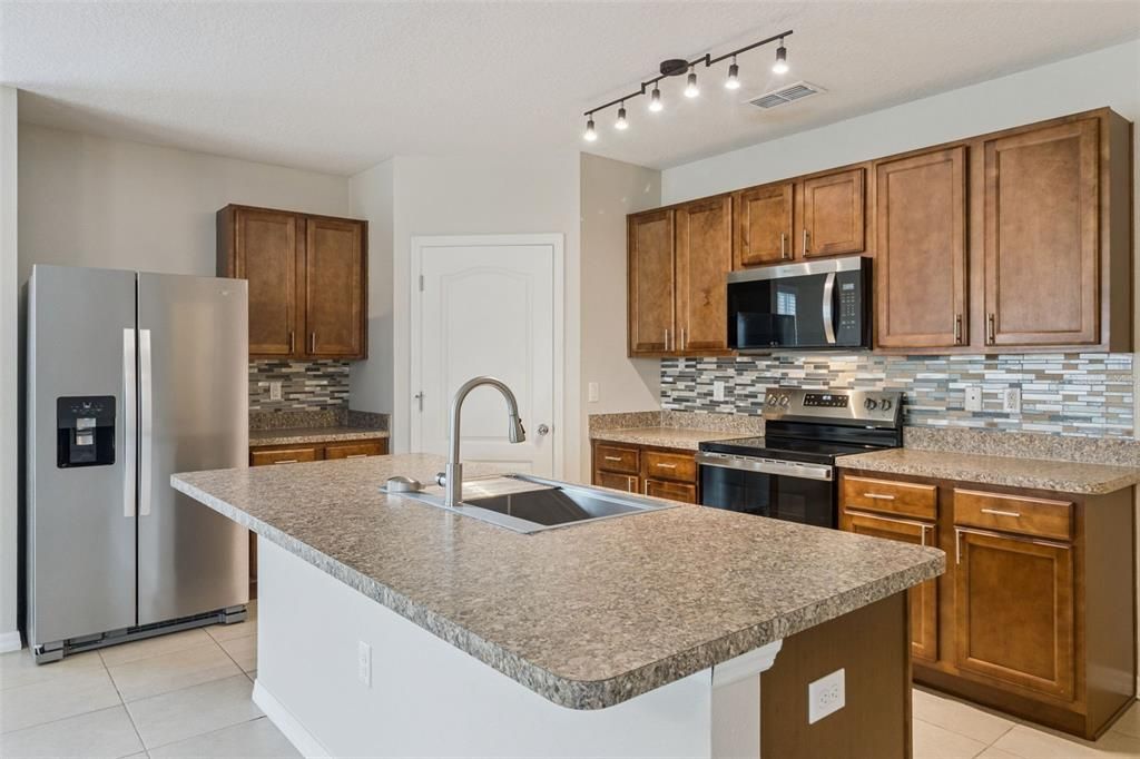 Active With Contract: $279,000 (4 beds, 2 baths, 1788 Square Feet)