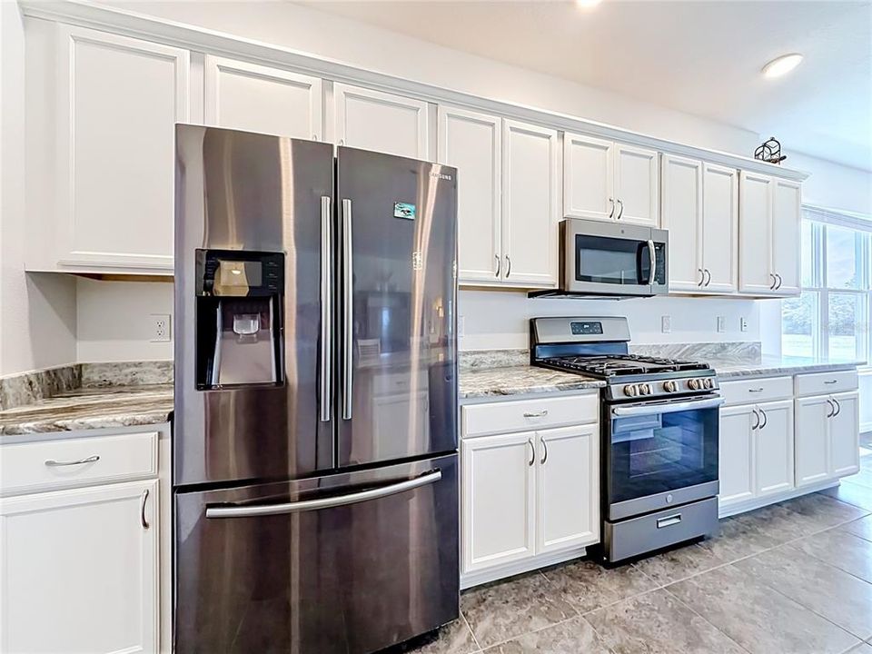 For Sale: $457,900 (3 beds, 2 baths, 1948 Square Feet)
