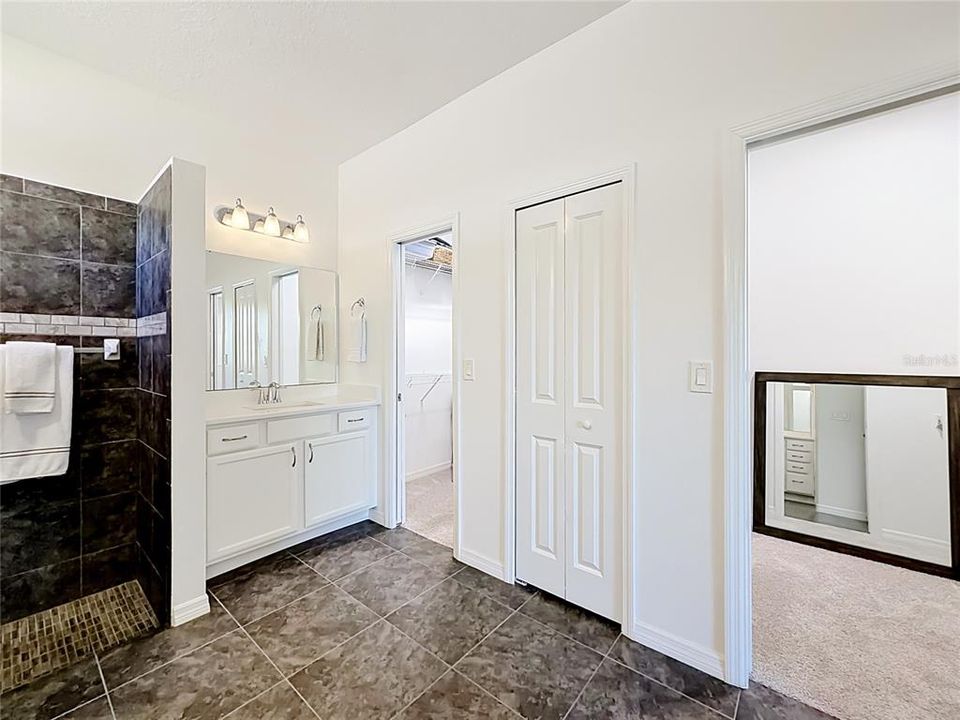 For Sale: $457,900 (3 beds, 2 baths, 1948 Square Feet)