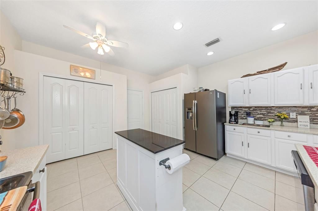 For Sale: $354,900 (2 beds, 2 baths, 1722 Square Feet)