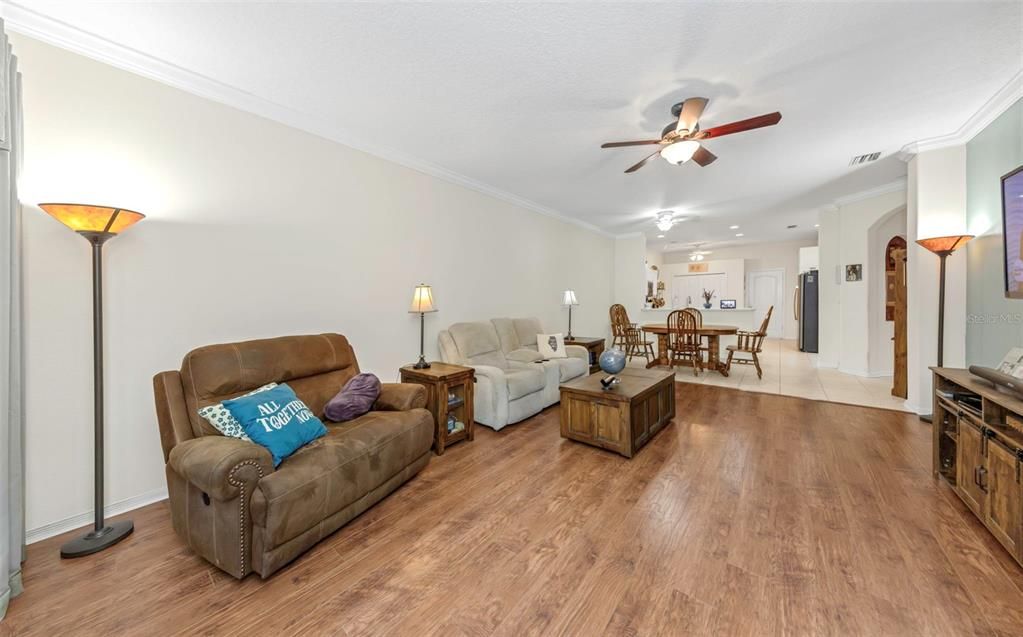 For Sale: $354,900 (2 beds, 2 baths, 1722 Square Feet)