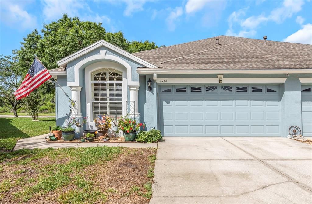 For Sale: $354,900 (2 beds, 2 baths, 1722 Square Feet)