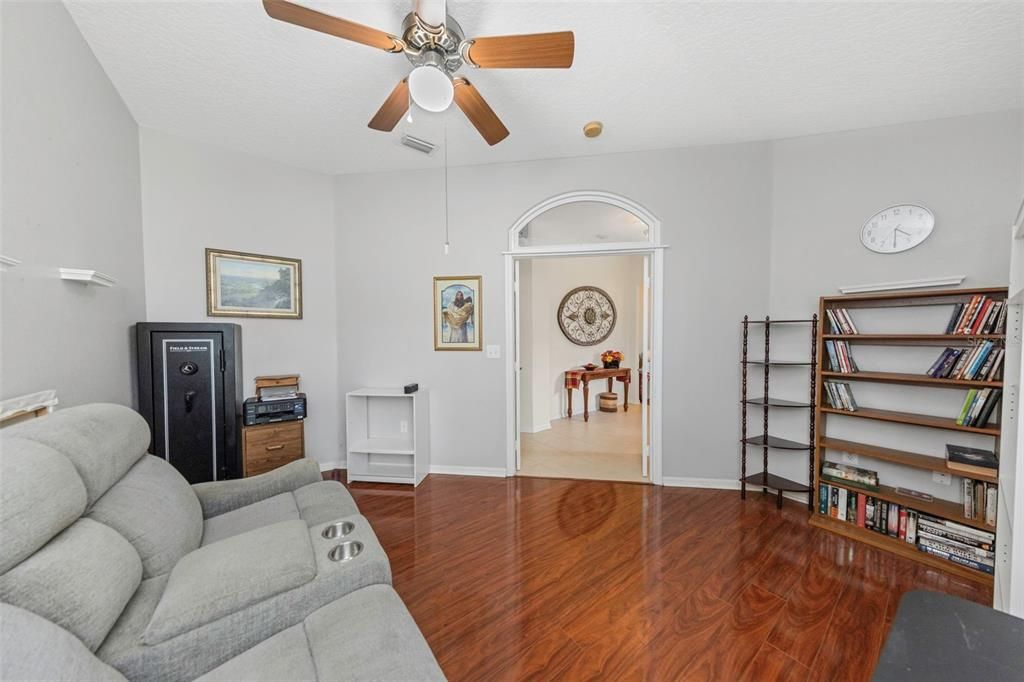 For Sale: $354,900 (2 beds, 2 baths, 1722 Square Feet)