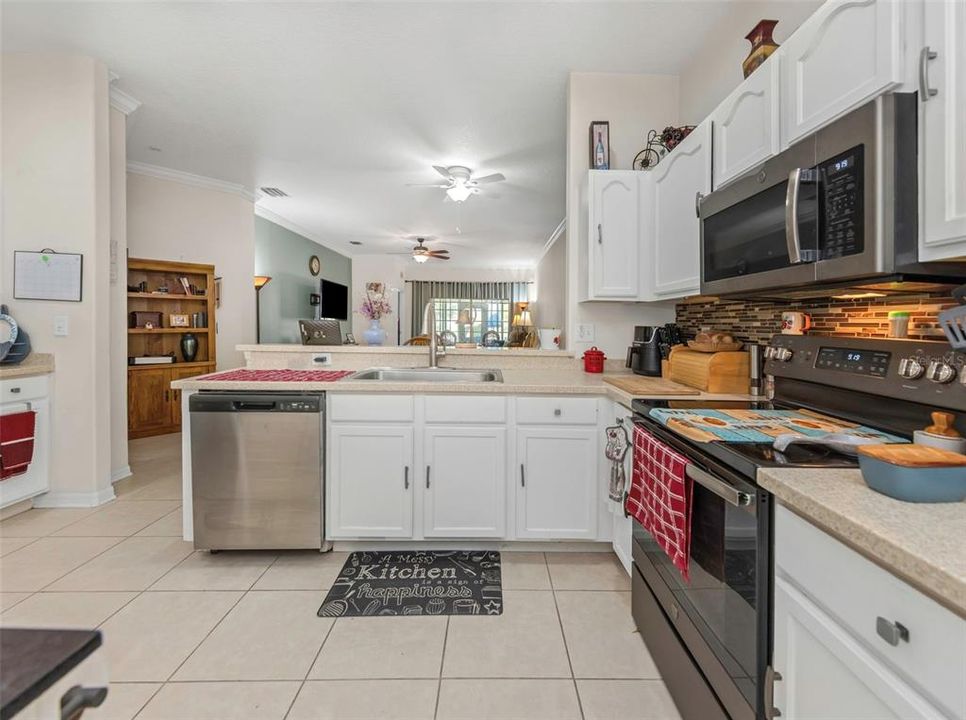 For Sale: $354,900 (2 beds, 2 baths, 1722 Square Feet)