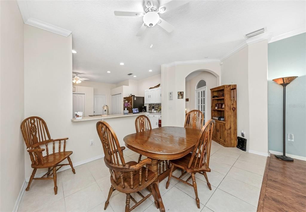 For Sale: $354,900 (2 beds, 2 baths, 1722 Square Feet)