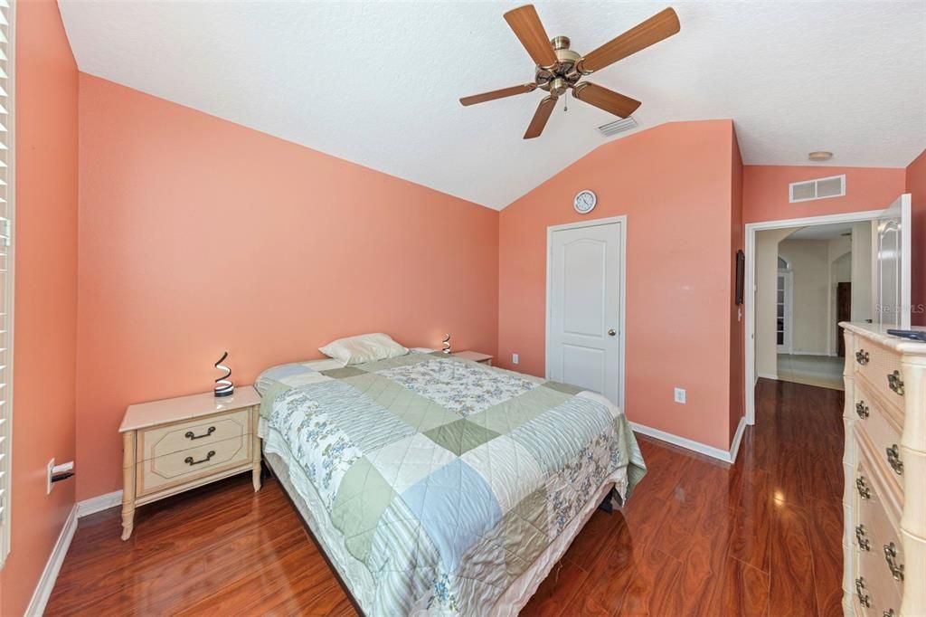 For Sale: $354,900 (2 beds, 2 baths, 1722 Square Feet)