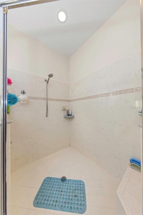 For Sale: $354,900 (2 beds, 2 baths, 1722 Square Feet)
