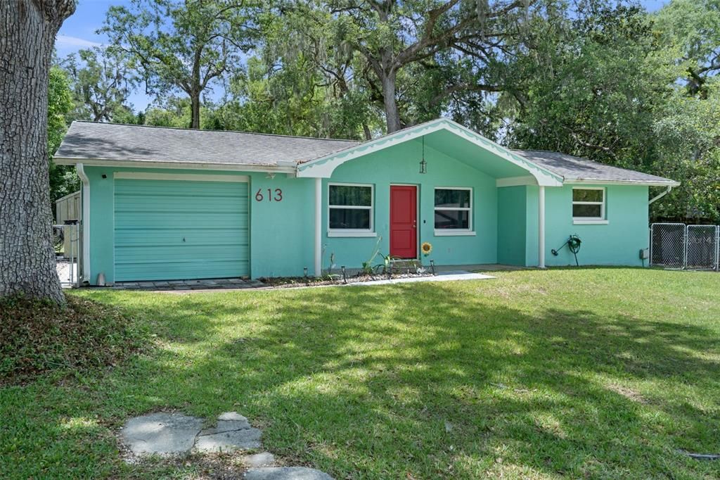 For Sale: $215,000 (3 beds, 2 baths, 1270 Square Feet)