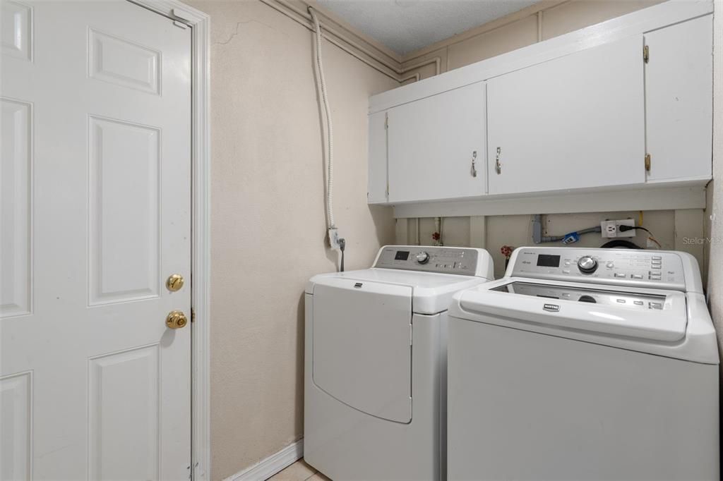 For Sale: $215,000 (3 beds, 2 baths, 1270 Square Feet)