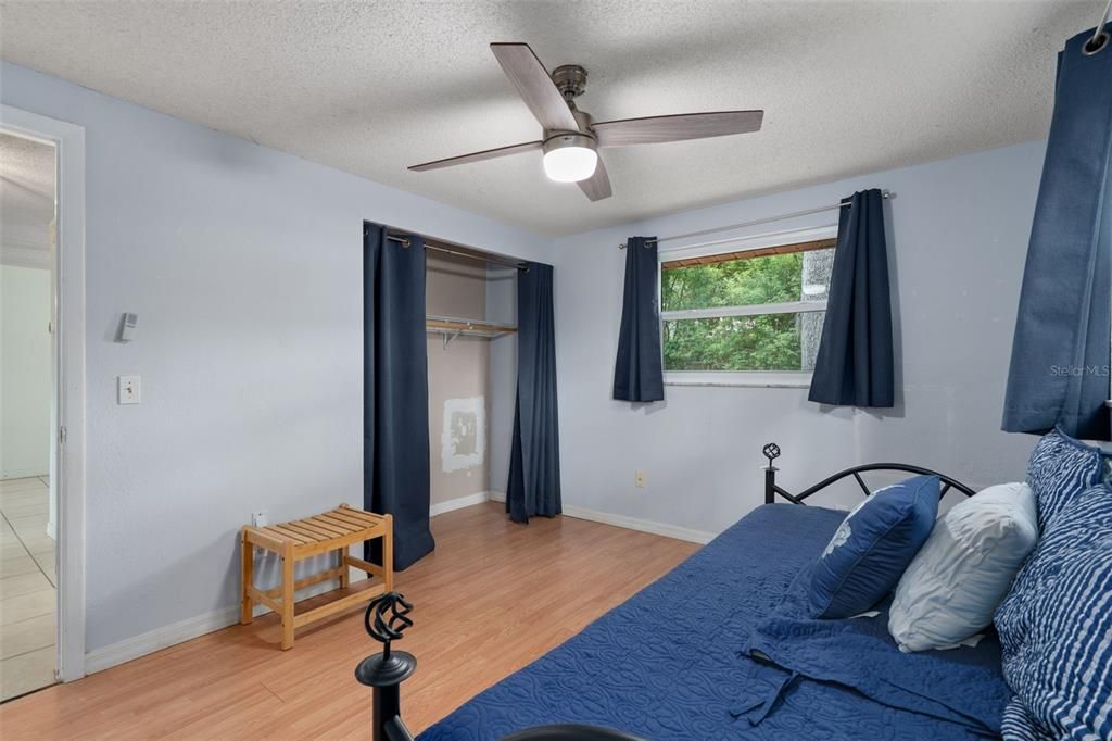 For Sale: $215,000 (3 beds, 2 baths, 1270 Square Feet)