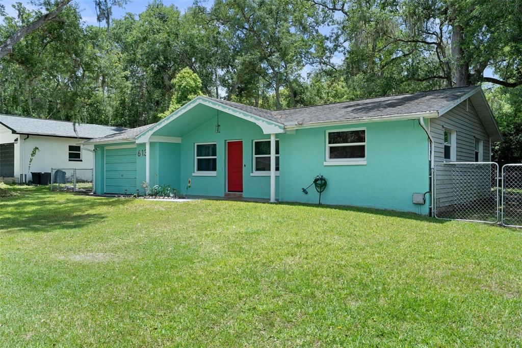 For Sale: $215,000 (3 beds, 2 baths, 1270 Square Feet)