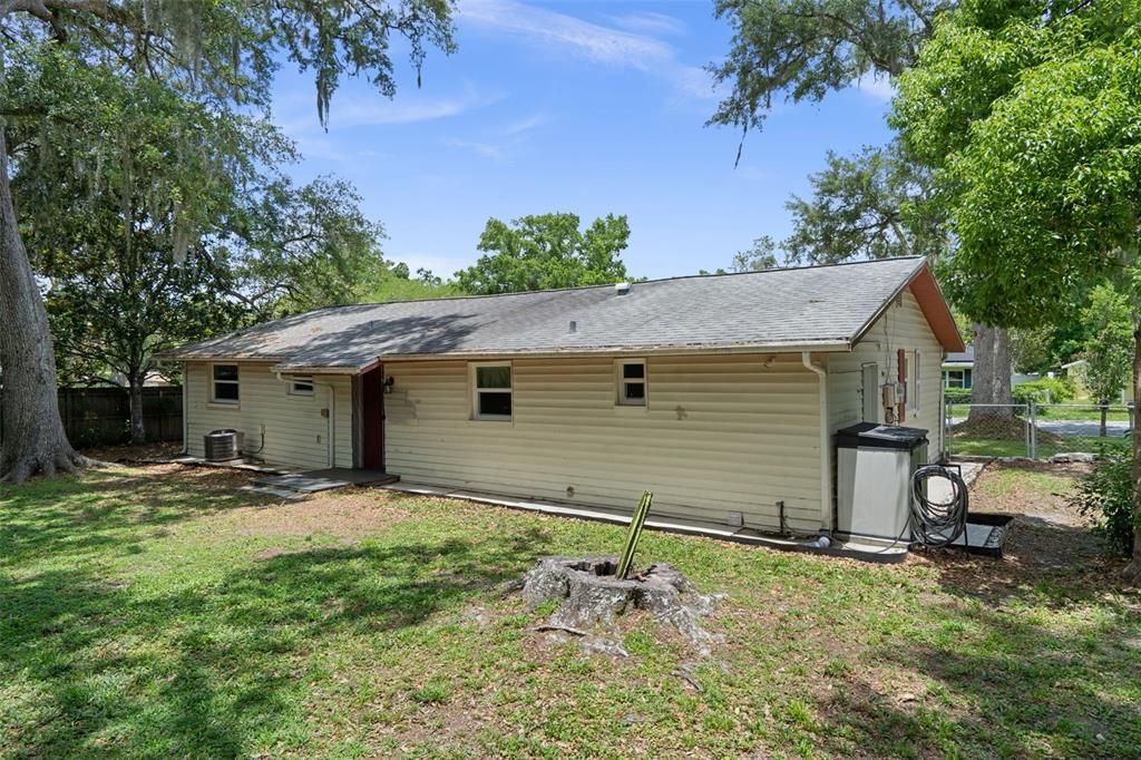 For Sale: $215,000 (3 beds, 2 baths, 1270 Square Feet)