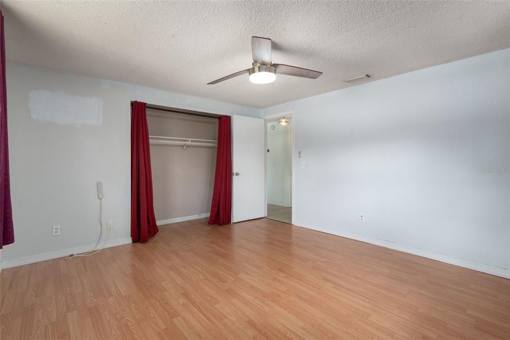 For Sale: $215,000 (3 beds, 2 baths, 1270 Square Feet)