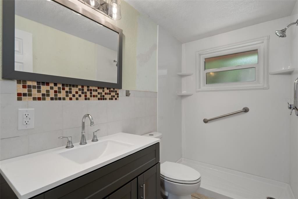 For Sale: $215,000 (3 beds, 2 baths, 1270 Square Feet)