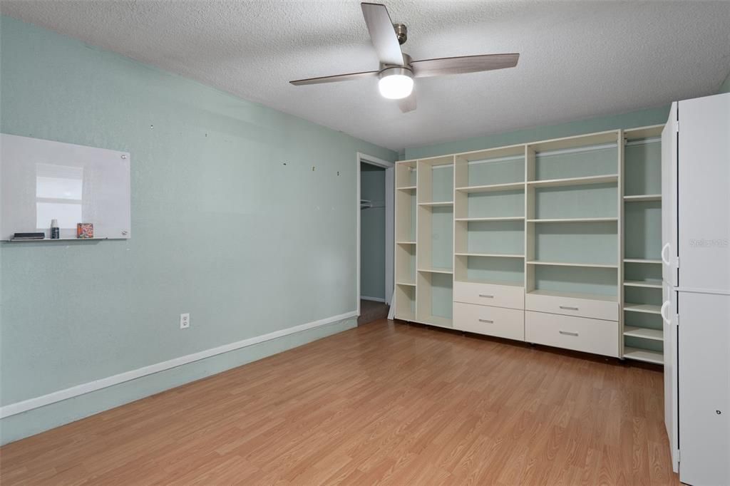For Sale: $215,000 (3 beds, 2 baths, 1270 Square Feet)