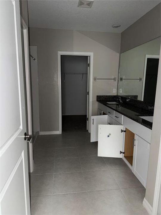 For Sale: $365,000 (5 beds, 2 baths, 2949 Square Feet)