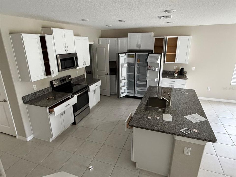 For Sale: $365,000 (5 beds, 2 baths, 2949 Square Feet)