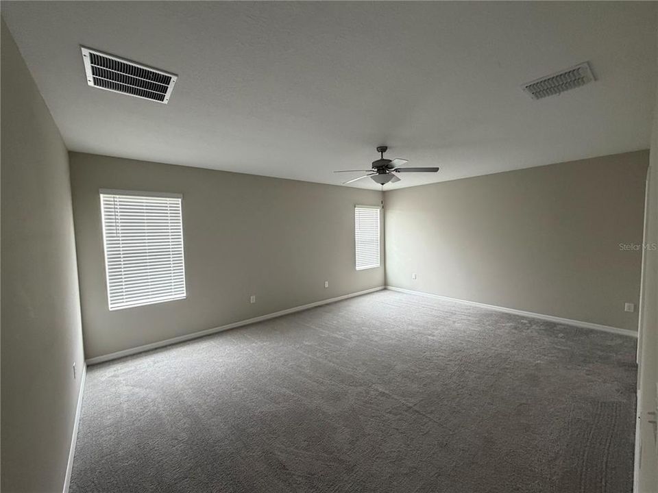 For Sale: $365,000 (5 beds, 2 baths, 2949 Square Feet)
