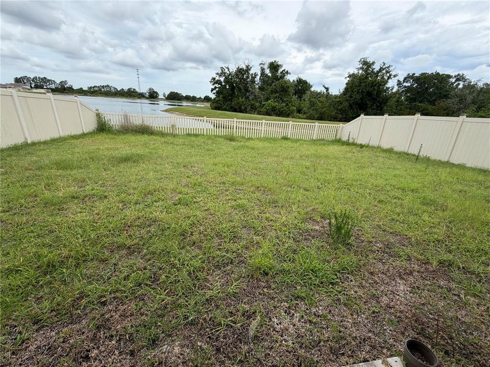 For Sale: $365,000 (5 beds, 2 baths, 2949 Square Feet)