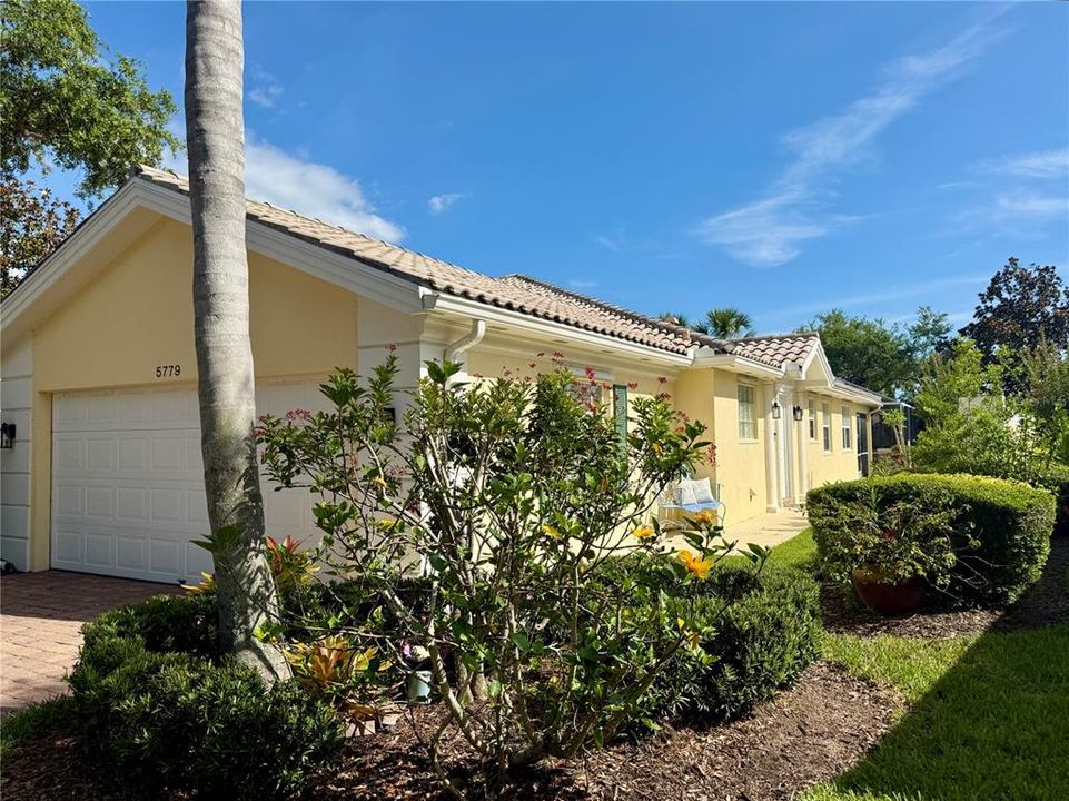Active With Contract: $425,000 (2 beds, 2 baths, 1534 Square Feet)