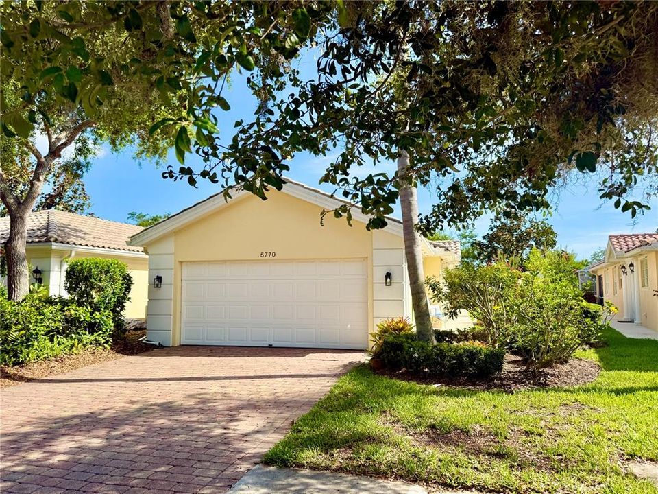 Active With Contract: $425,000 (2 beds, 2 baths, 1534 Square Feet)